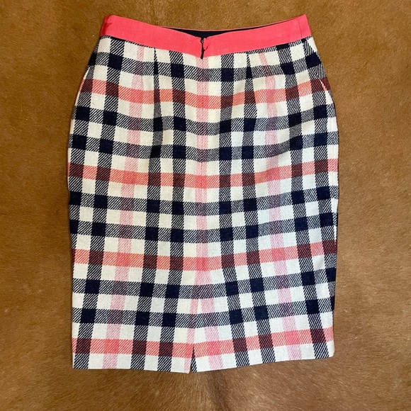 Boden pink cream and navy wool plaid skirt. British Tweed by Mallalieus size 2p - Picture 3 of 4